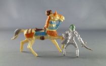 cyrnos___moyen_age___cavalier_casque_epee_vers_le_bas___bouclier_4