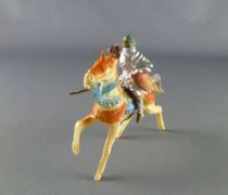 cyrnos___moyen_age___cavalier_casque_epee_vers_le_bas___bouclier_1