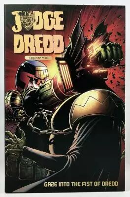 2000 AD: Judge Dredd - Hiya Toys - Gaze Into The Fist of Dredd 1:18 Scale Figure