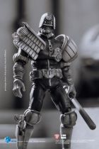 2000 AD: Judge Dredd - Hiya Toys - Judge Dredd (Black & White) 1:18 Scale Figure