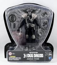 2000 AD: Judge Dredd - Hiya Toys - Judge Fear (Black & White) 1:18 Scale Figure