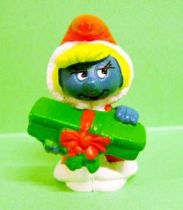 20153 Christmas Smurfette with rectangular gift and long coat