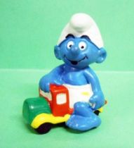 20447 Little Smurf on garbage truck