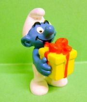 20538  Smurf with yellow gift box