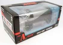 A-Team - Greenlight Hollywood - 1:24 scale die-cast 1983 GMC Vandura (green wheels)