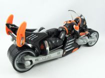 Action Man A.T.O.M. - Hasbro 2005 - Thunderbike 3000 & Axel (loose)