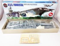 (Airfix - N°10201 Series 10 U.S.S. Forrestal  Mint in Box 1:600