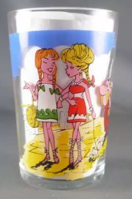 Asterix - Amora Mustard glass with � Series - Asterix watching girl (green sword)
