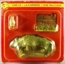 Asterix - Atlas Editions - Gaul\'s Village - #02 : Obelix + Quarry + Fence Mint on Card
