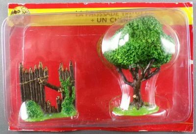 Asterix - ATLAS Editions - Gaul\'s village - #19 - fence with hole + oak Open Card