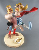 Asterix - Atlas Plastoy - Resine figures - Cetautomatix strangles Troubadix (Exclusive)