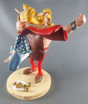 Asterix - Atlas Plastoy - Resine figures - Cetautomatix strangles Troubadix (Exclusive)