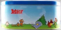 Asterix - Boite &agrave; G&acirc;teaux Carr&eacute;e Coins Ronds Delacre - Gifles en Pr&eacute;paration