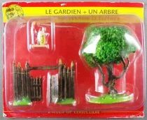 Asterix - Editions ATLAS - Le Village - n&deg;13 : Le Gardien + un Arbre + la Palissade d\'Entr&eacute;e Blister Ouvert