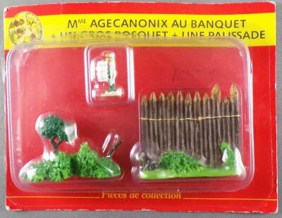 Asterix - Editions ATLAS - Le Village - n�21 : Mme Agecanonix au Banquet + un Gros Bosquet + une Palissade Blister Ouvert