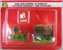 Asterix - Editions ATLAS - Le Village - n°21 : Mme Agecanonix au Banquet + une Gros Bosquet + une Palissade