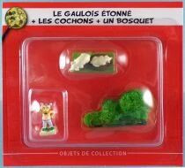 Asterix - Editions Hachette - Le Village - N°17 : Le Gaulois Etonné + les Cochons + un Bosquet Neuf sous Blister