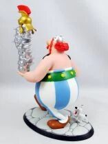 Ast&eacute;rix - Figurine Plastique Plastoy 20cm - Ob&eacute;lix pile de casques