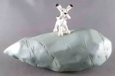 Asterix - Figurine R�sine 15cm - Idefix sur Menhir - Parc Asterix 2004