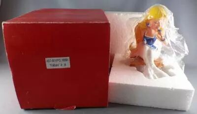 Asterix - Figurine R�sine 17cm - Falbala Assise - Parc Asterix 1998 Neuve Boite