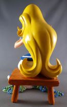 Asterix - Figurine Résine 17cm - Falbala Assise - Parc Asterix 1998 Neuve Boite