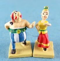 Asterix - Hachette Editions - Gaul\'s Village - #15 : Obelix with Dancing Partner + Tree Mint Loose