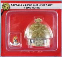 Asterix - Hachette Editions - Gaul\'s Village - #18 : Panacea Sitting on a Bench + Hut Mint on Card