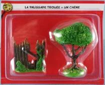 Asterix - Hachette Editions - Gaul\'s Village - #19 - Holed Fence + Oak Mint on Card