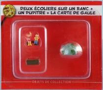 Asterix - Hachette Editions - Gaul\'s Village - #35 : Two Schoolchildren on Bench + Desk + Map of Gaul Mint on Card