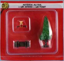 Asterix - Hachette Editions - Gaul\'s Village - #42 : Asterix on Bench + Tree + Bridge Mint on Card