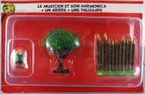 Asterix - Hachette Editions - Gaul\'s Village - #46 : The Harmonica Player + Tree + Fence Mint on Card