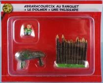 Asterix - Hachette Editions - Gaul\'s Village - #47 : Vitalstatistix at Banquet + the Dolmen + Fence Mint on Card