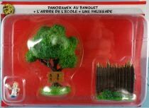 Asterix - Hachette Editions - Gaul\'s Village - #50 : Getafix at Banquet + The School Tree + Fence Mint on Card