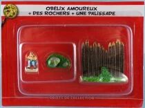 Asterix - Hachette Editions - Gaul\'s Village - #60 : Obelix in Love + Rocks + Fence Mint on Card