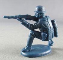 Atlantic 1:32 WW2 2101 German Infantry Firing Rifle Kneeling