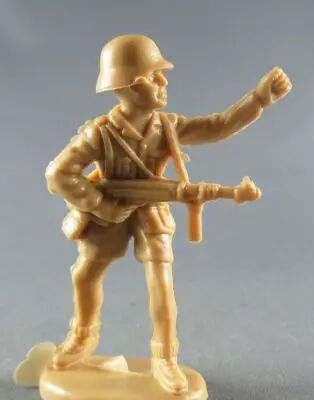 Atlantic 1/32 WW2 2108 Africa Corps Allemand Mitraillette en Bandouli�re & Casque Continental