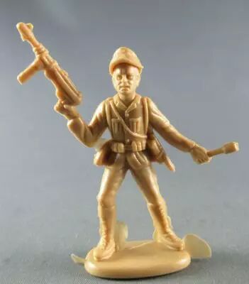 Atlantic 1:32 WW2 2108 German Afrika Korps Grenade and Machine Gun & Cap