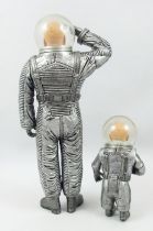 Austin Powers - McFarlane Toys - Moon Mission Dr. Evil & Mini-Me (loose)