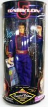 Babylon 5 - Captain John Sheridan (tenue mauve) (25cm) - Exclusive Premiere