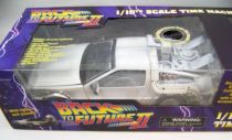 Back to the Future Part.I - Diamond Select Toys Delorean 1/15 Scale Time Iced Machine 30th Anniversary (Light & Sound Effects)