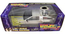 Back to the Future Part.I - Diamond Select Toys Delorean 1/15 Scale Time Machine (Light & Sound Effects)