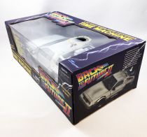 Back to the Future Part.II - Diamond Select Toys Delorean \ Frozen\  1/15 Scale Time Machine (Light & Sound Effects) - Limited Edi