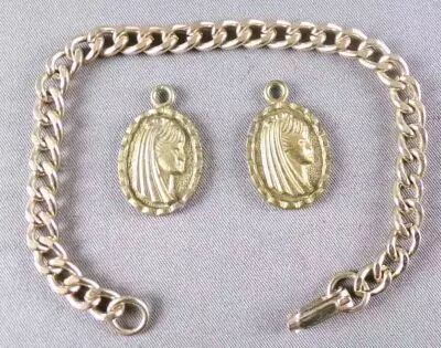 Barbie - 2 M�dailles et Bracelet 1974