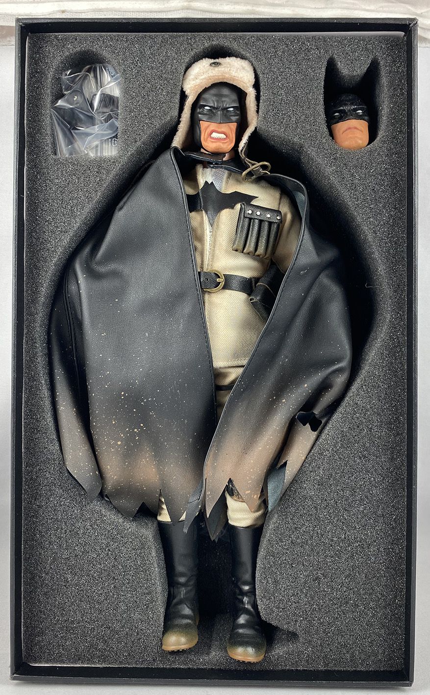 Batman - FASToys Verylucky Toys - Batman « Red Son » 1/6 Scale Action Figure (VL001)