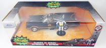 Batman (Classic TV Series) - Jada - Batmobile metal 1:24ème avec figurines Batman & Robin