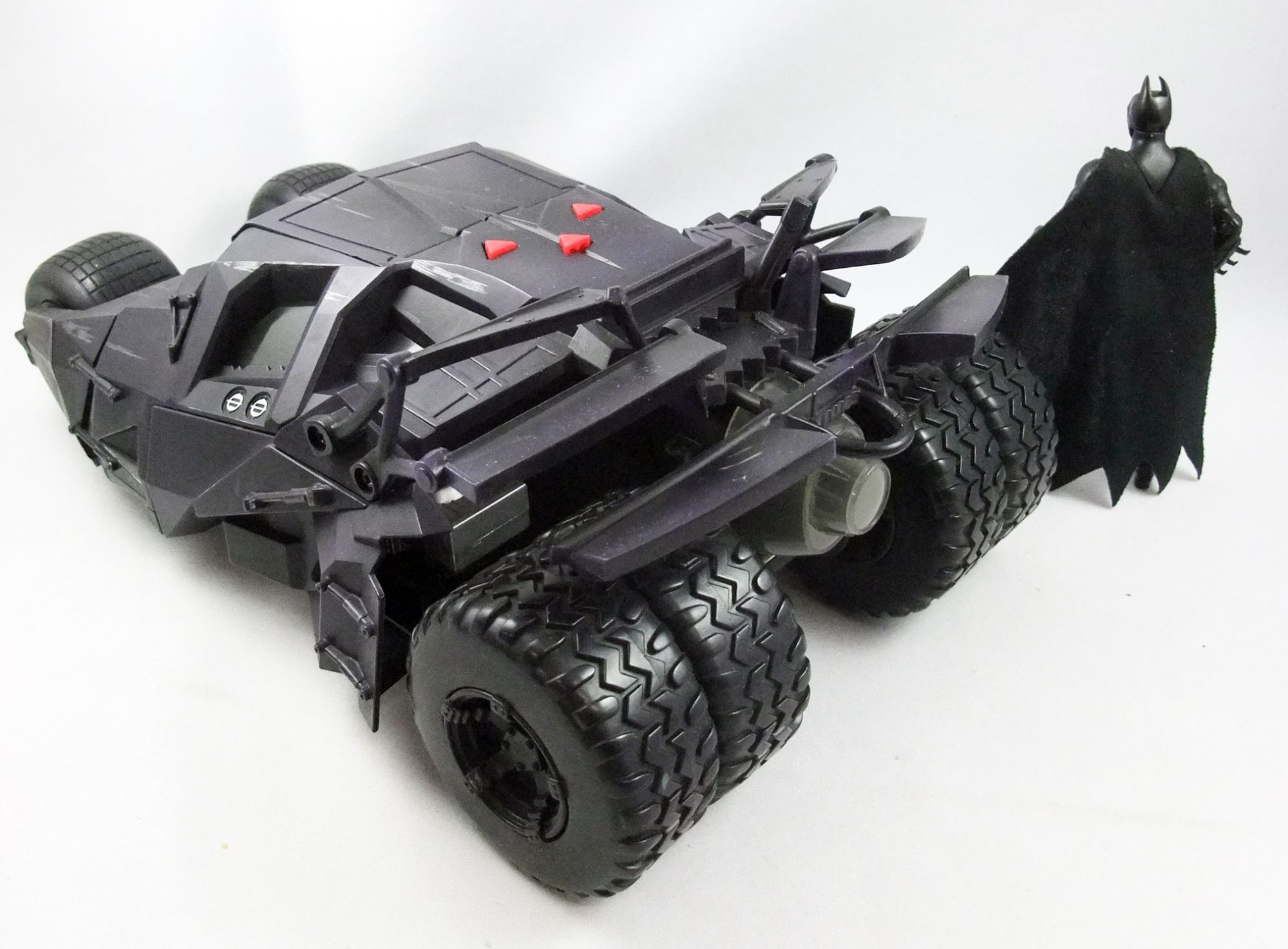 batmobile tumbler batman begins figurine et voiture tank sonore lumineux 33  cm