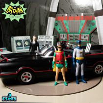 Batman Classic 1966 TV Series - Mezco - 5 Points Deluxe boxed set figures with Batmobile & Batcave