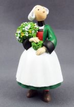 Bécassine - Plastoy PVC Figure - Bécassine holding flower bouquet