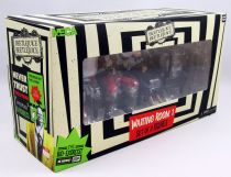 Beetlejuice - NECA - Set de 3 figurines PVC \ Waitong Room 1\  : Santa, Delia Deetz, Escape Artist