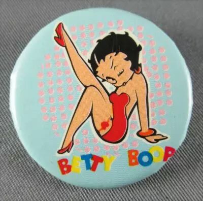 Betty Boop - Badge Plastique 3cm - Betty Boop Jambe Lev�e